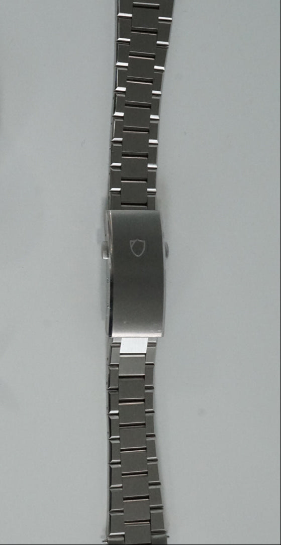 Photo of watch case, bracelet, and Miyota 9039 Movement